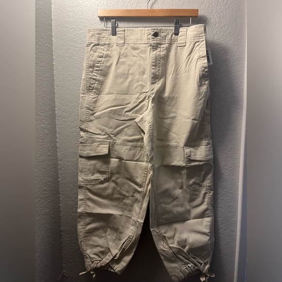 NWT Old Navy Balloon Cargo - Picture 2 of 4